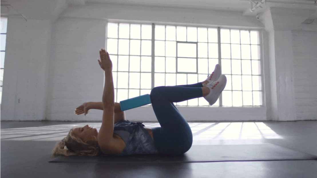 rē•spin Workout Editorial - Core Crush with Yoga Blocks